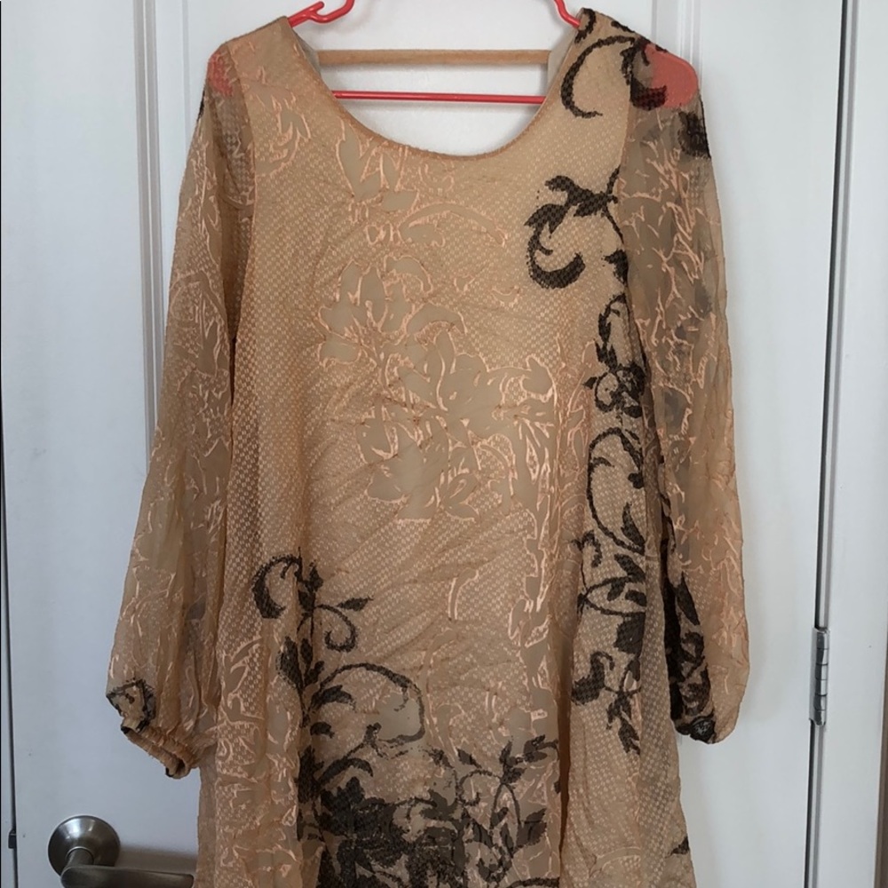 Dress with sleeves